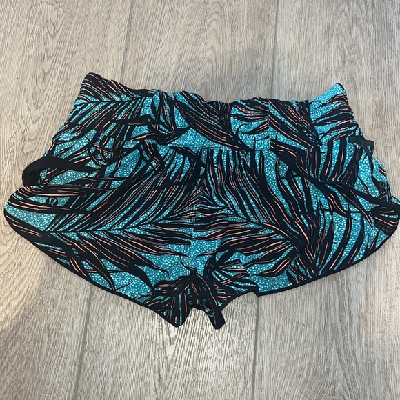 REVERSIBLE Lululemon Swim Shorts EUC - Picture 11 of 13